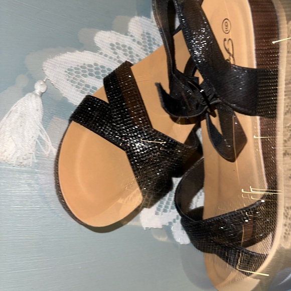 Sandles - Picture 4 of 5